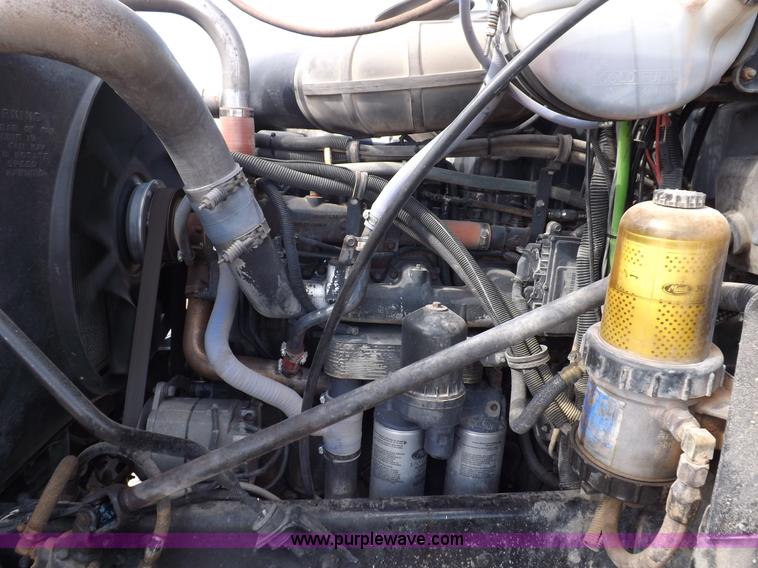 image for item H9069 2001 Mack CH613 semi truck