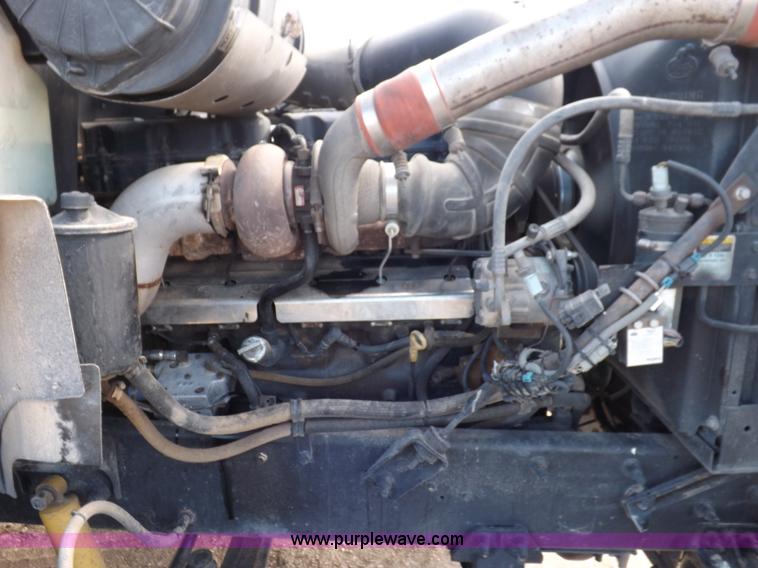 image for item H9069 2001 Mack CH613 semi truck