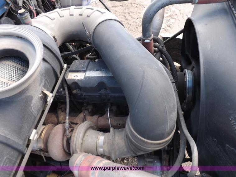 image for item H9069 2001 Mack CH613 semi truck