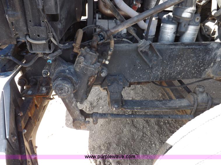 image for item H9069 2001 Mack CH613 semi truck