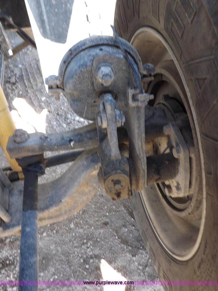 image for item H9069 2001 Mack CH613 semi truck