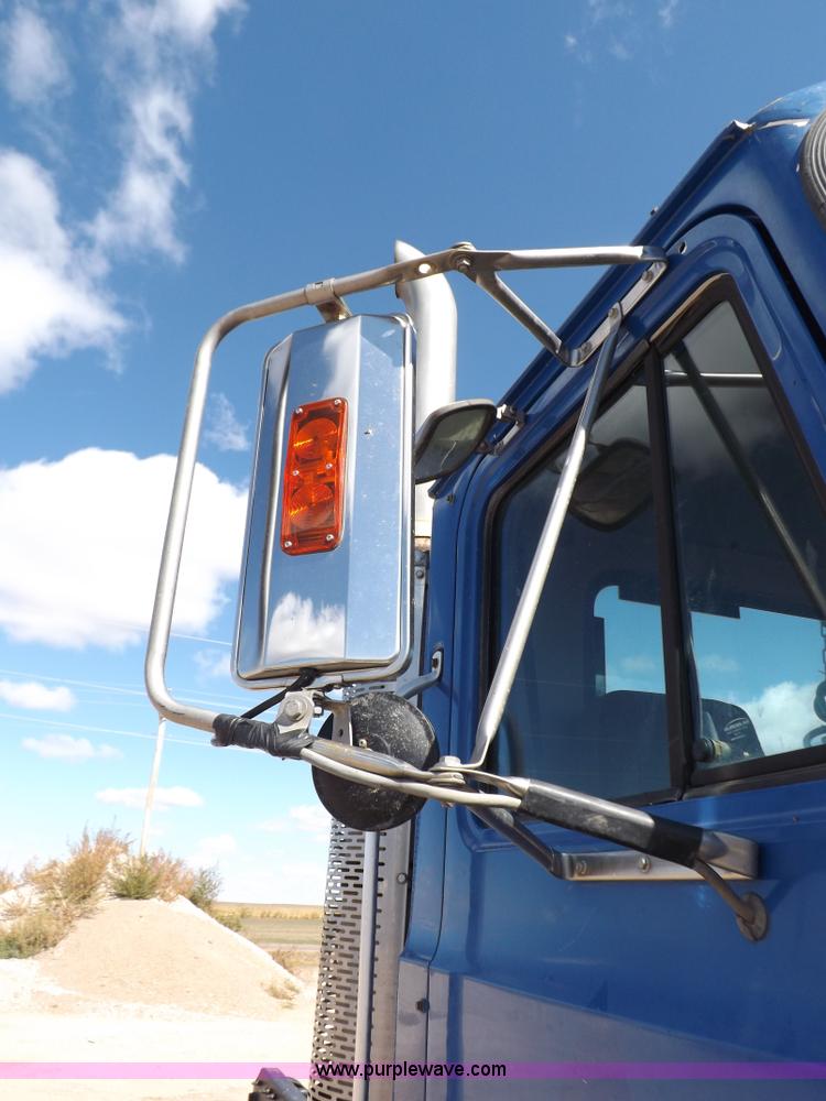 image for item H9069 2001 Mack CH613 semi truck