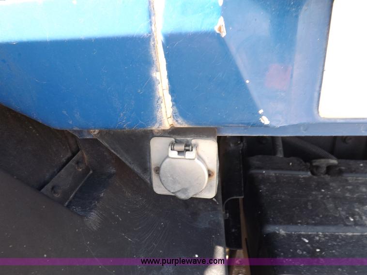 image for item H9069 2001 Mack CH613 semi truck