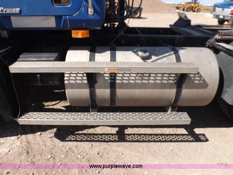 image for item H9069 2001 Mack CH613 semi truck