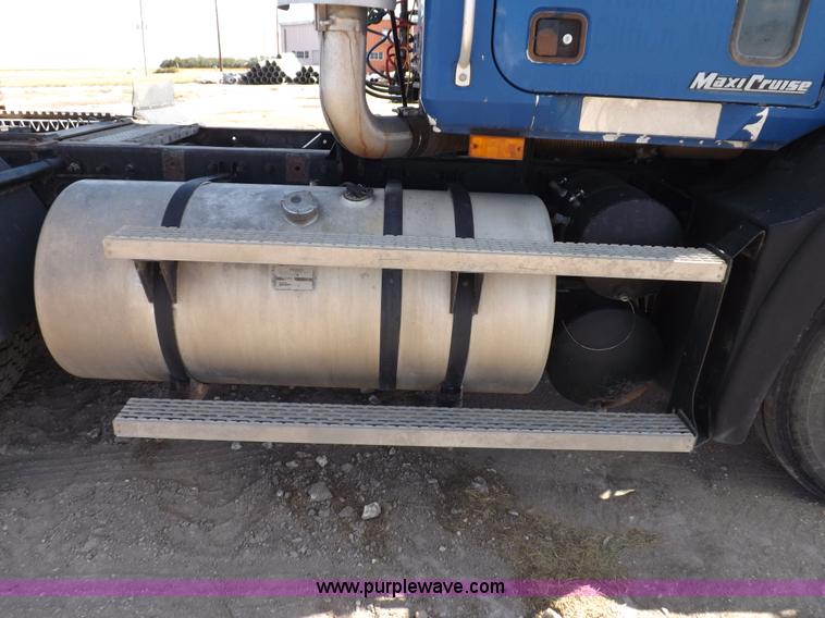 image for item H9069 2001 Mack CH613 semi truck