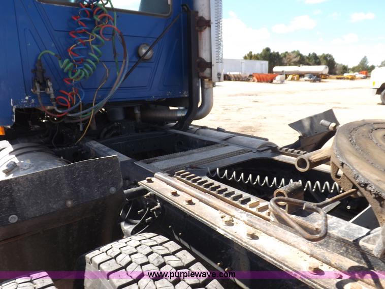 image for item H9069 2001 Mack CH613 semi truck