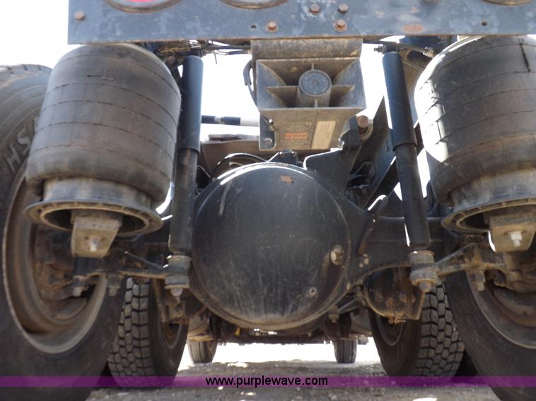 image for item H9069 2001 Mack CH613 semi truck