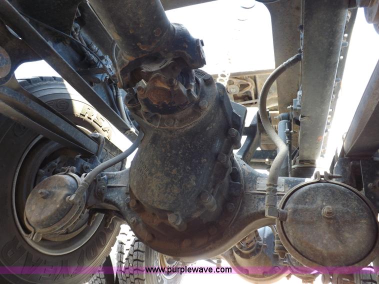 image for item H9069 2001 Mack CH613 semi truck