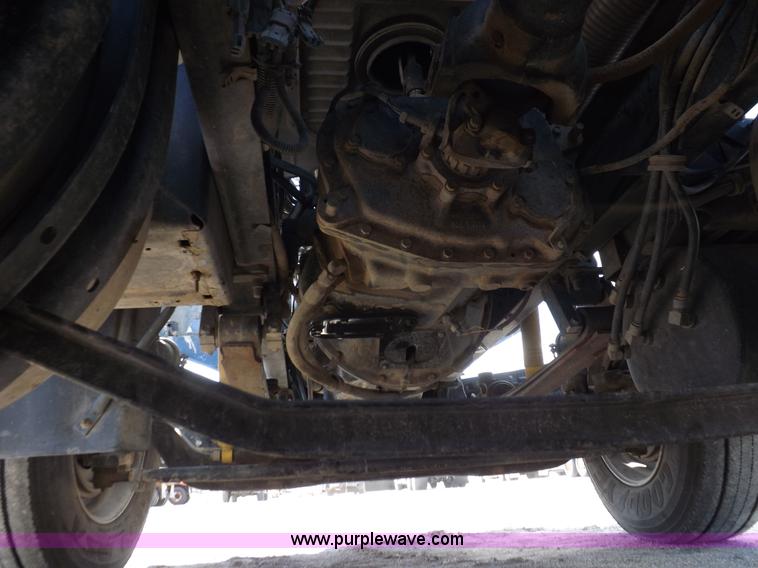 image for item H9069 2001 Mack CH613 semi truck