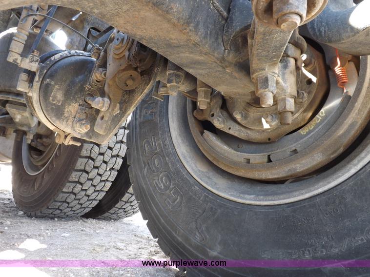 image for item H9069 2001 Mack CH613 semi truck