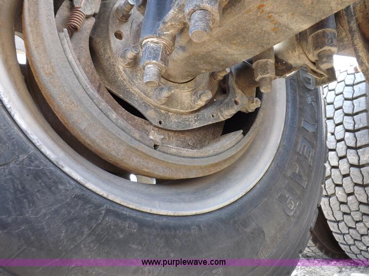 image for item H9069 2001 Mack CH613 semi truck