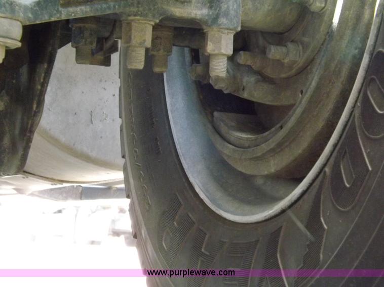 image for item H9069 2001 Mack CH613 semi truck