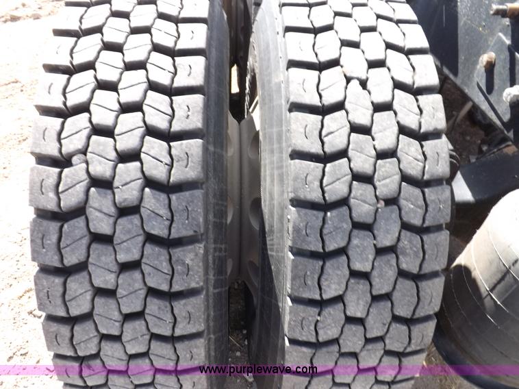 image for item H9069 2001 Mack CH613 semi truck