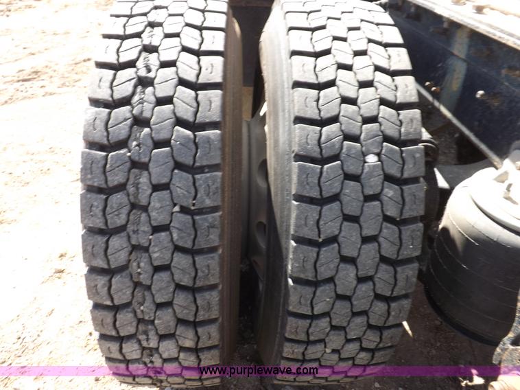 image for item H9069 2001 Mack CH613 semi truck