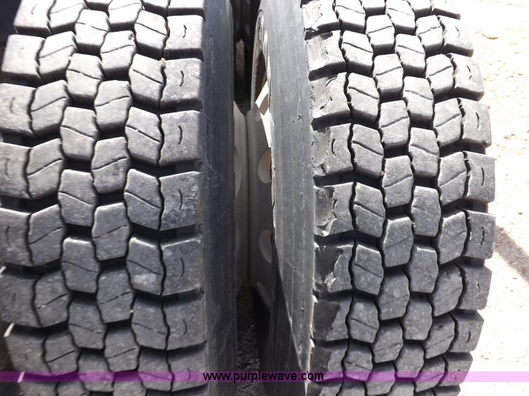 image for item H9069 2001 Mack CH613 semi truck