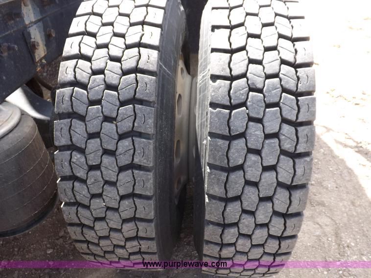 image for item H9069 2001 Mack CH613 semi truck