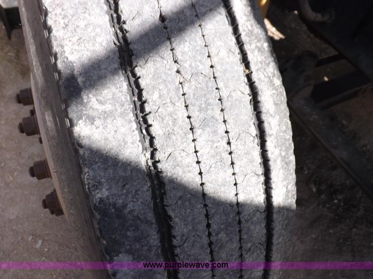 image for item H9069 2001 Mack CH613 semi truck