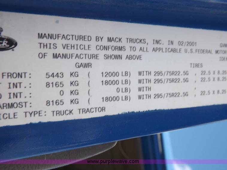 image for item H9069 2001 Mack CH613 semi truck