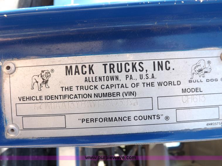 image for item H9069 2001 Mack CH613 semi truck