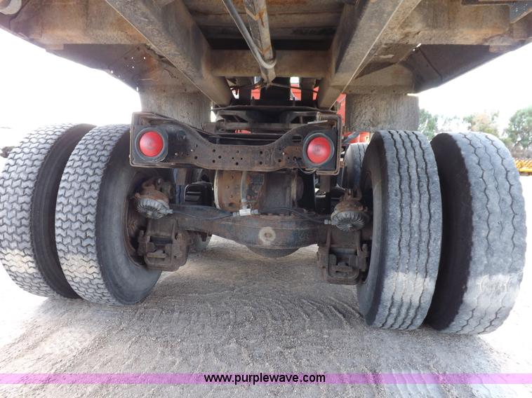 image for item H9070 1988 Mack R688ST semi truck