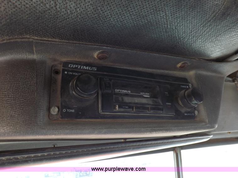 image for item H9070 1988 Mack R688ST semi truck