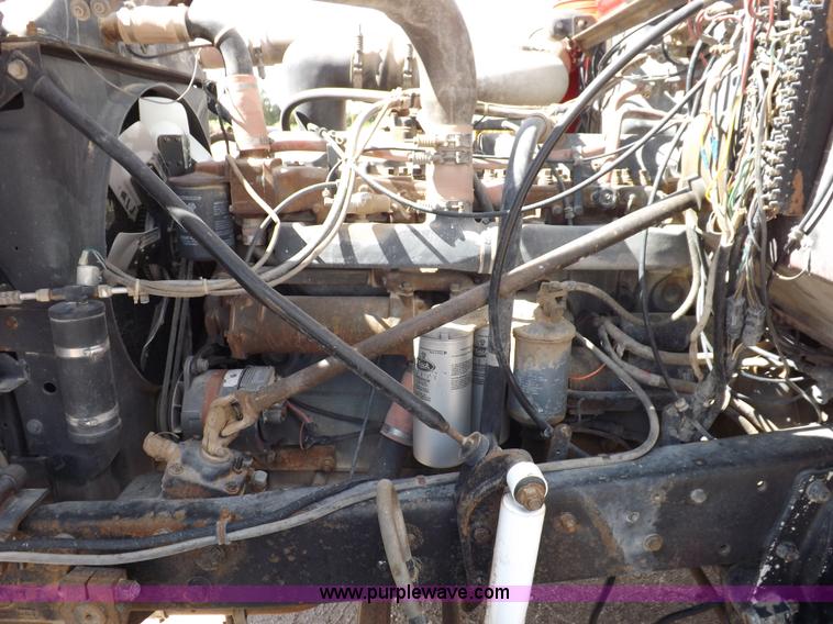 image for item H9070 1988 Mack R688ST semi truck