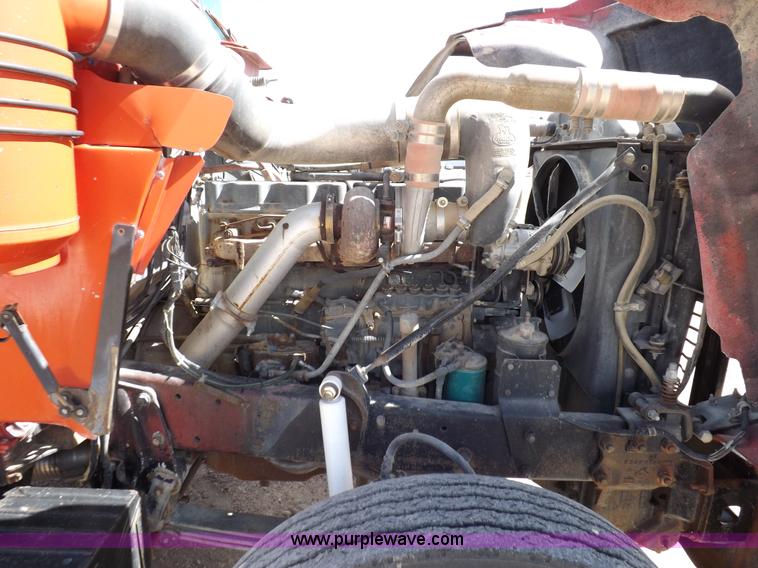 image for item H9070 1988 Mack R688ST semi truck