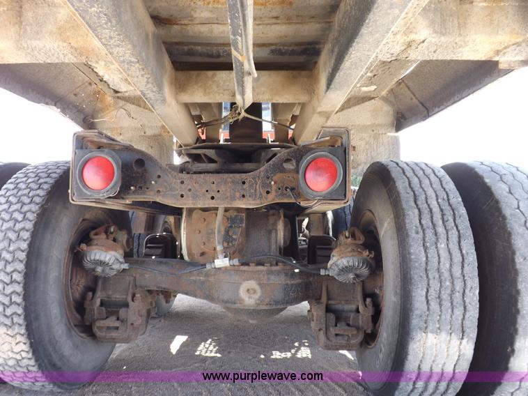 image for item H9070 1988 Mack R688ST semi truck