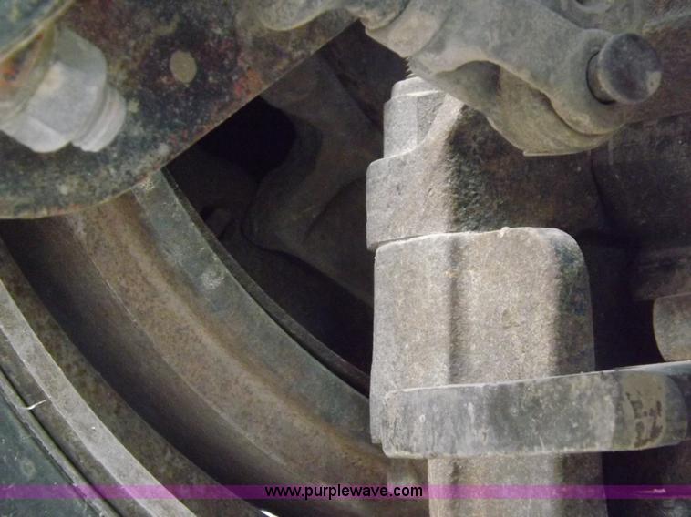 image for item H9070 1988 Mack R688ST semi truck