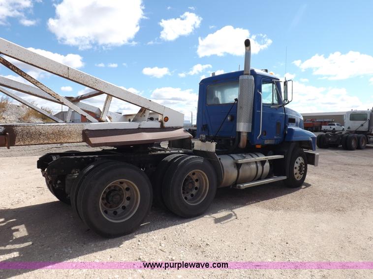 image for item H9071 2001 Mack CH613 semi truck