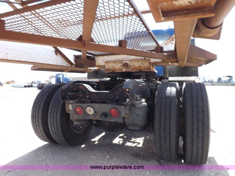 image for item H9071 2001 Mack CH613 semi truck