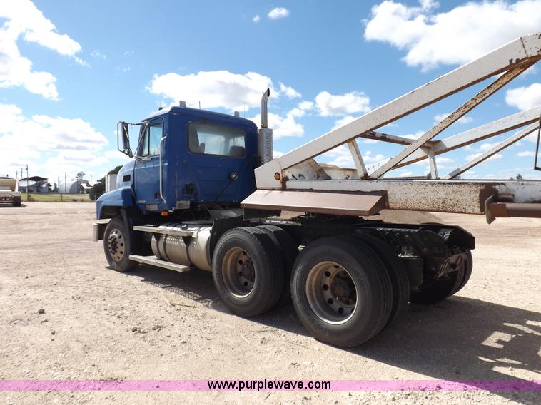 image for item H9071 2001 Mack CH613 semi truck