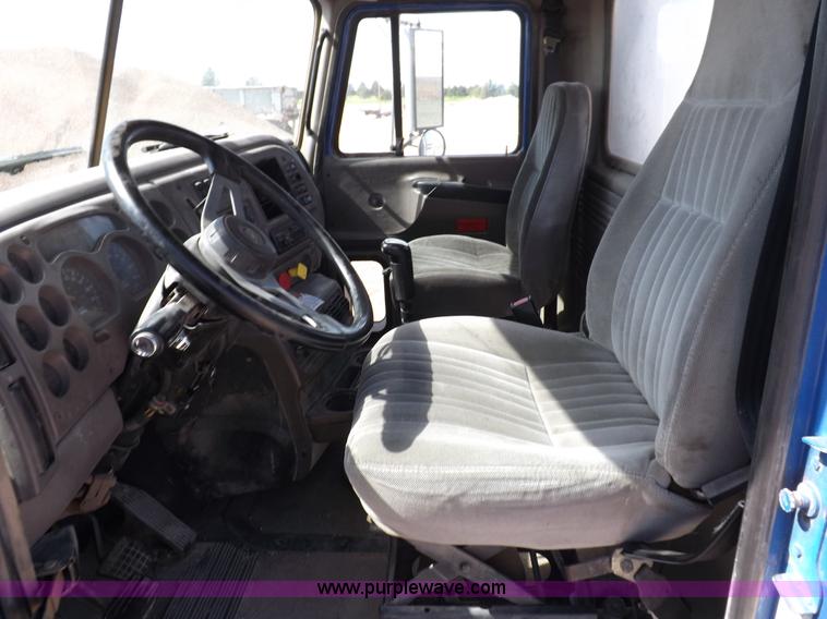 image for item H9071 2001 Mack CH613 semi truck