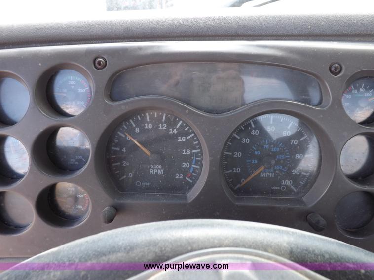 image for item H9071 2001 Mack CH613 semi truck