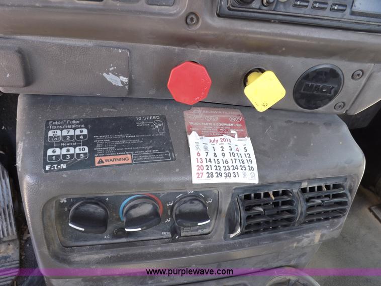 image for item H9071 2001 Mack CH613 semi truck