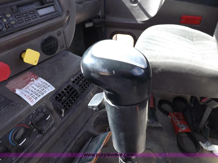 image for item H9071 2001 Mack CH613 semi truck