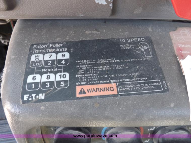 image for item H9071 2001 Mack CH613 semi truck