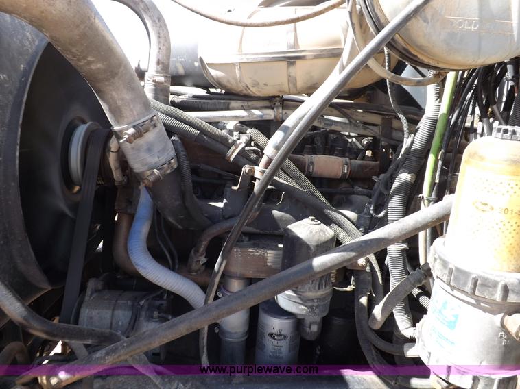 image for item H9071 2001 Mack CH613 semi truck