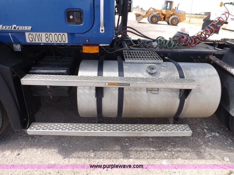 image for item H9071 2001 Mack CH613 semi truck