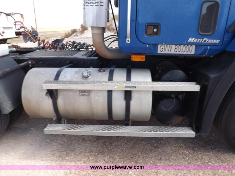 image for item H9071 2001 Mack CH613 semi truck