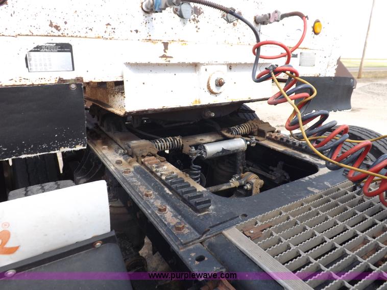 image for item H9071 2001 Mack CH613 semi truck