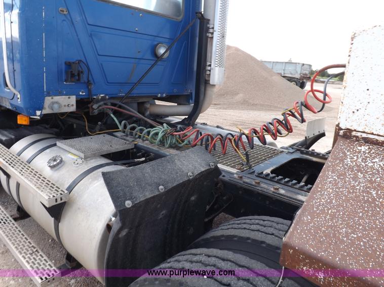 image for item H9071 2001 Mack CH613 semi truck