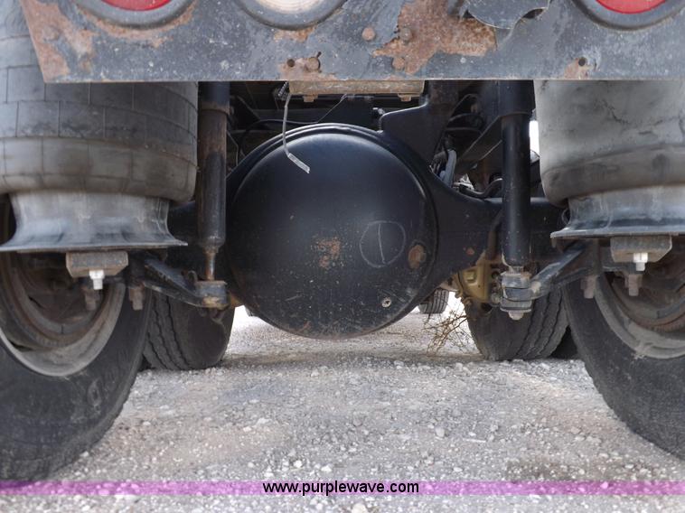 image for item H9071 2001 Mack CH613 semi truck