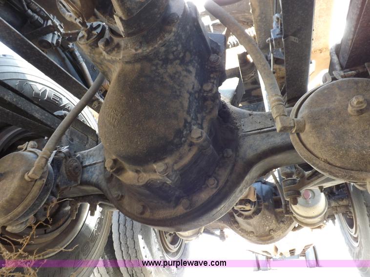 image for item H9071 2001 Mack CH613 semi truck