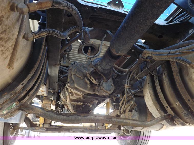 image for item H9071 2001 Mack CH613 semi truck