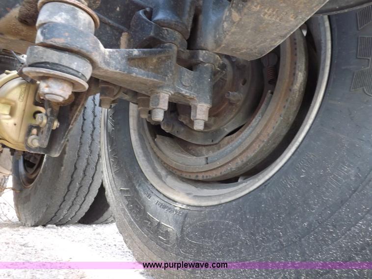 image for item H9071 2001 Mack CH613 semi truck