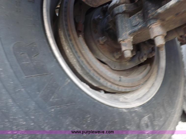 image for item H9071 2001 Mack CH613 semi truck