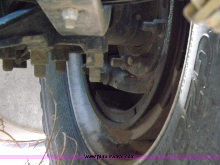 image for item H9071 2001 Mack CH613 semi truck