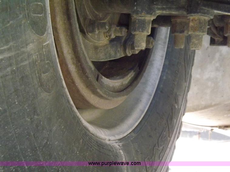 image for item H9071 2001 Mack CH613 semi truck