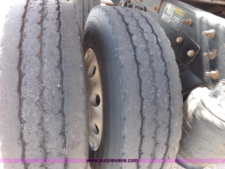 image for item H9071 2001 Mack CH613 semi truck